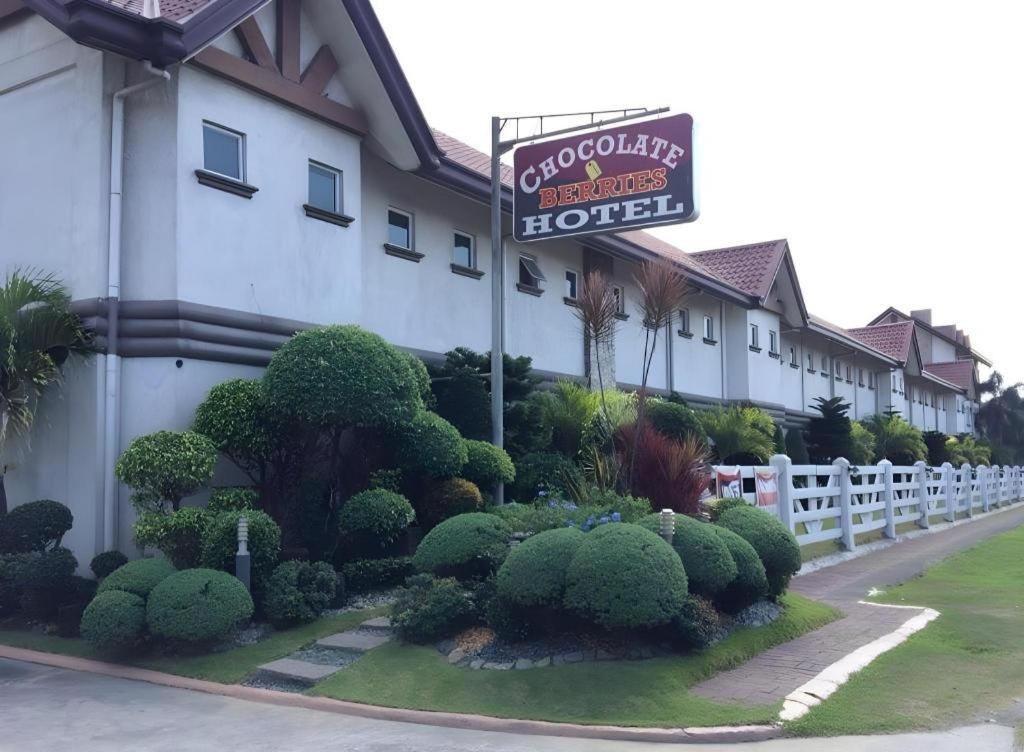 Chocolate And Berries Hotel Baliuag Екстер'єр фото
